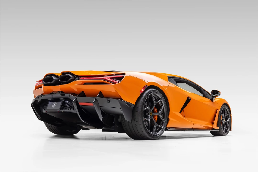 2025 Lamborghini Revuelto - Image 12 of 31