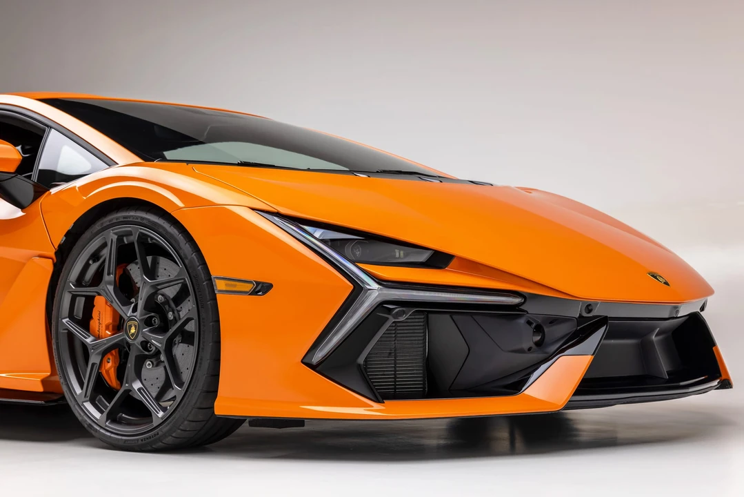 2025 Lamborghini Revuelto - Image 22 of 31