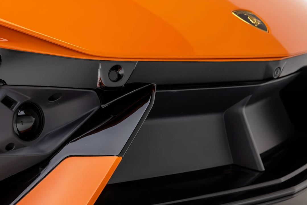 2025 Lamborghini Revuelto - Image 24 of 31