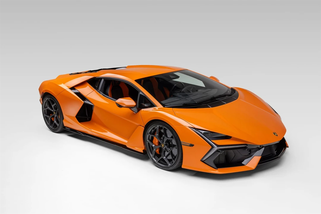 2025 Lamborghini Revuelto - Image 5 of 31
