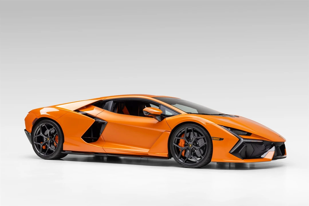 2025 Lamborghini Revuelto - Image 6 of 31
