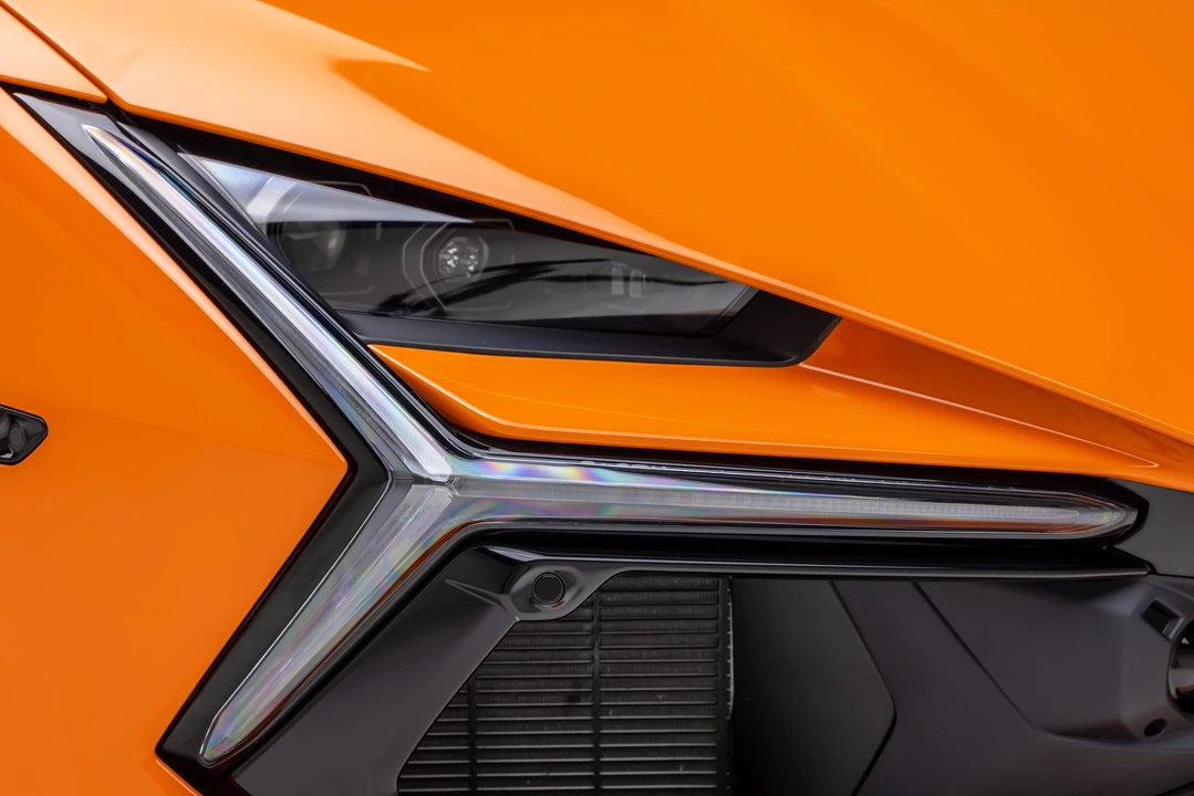 2025 Lamborghini Revuelto - Image 25 of 31