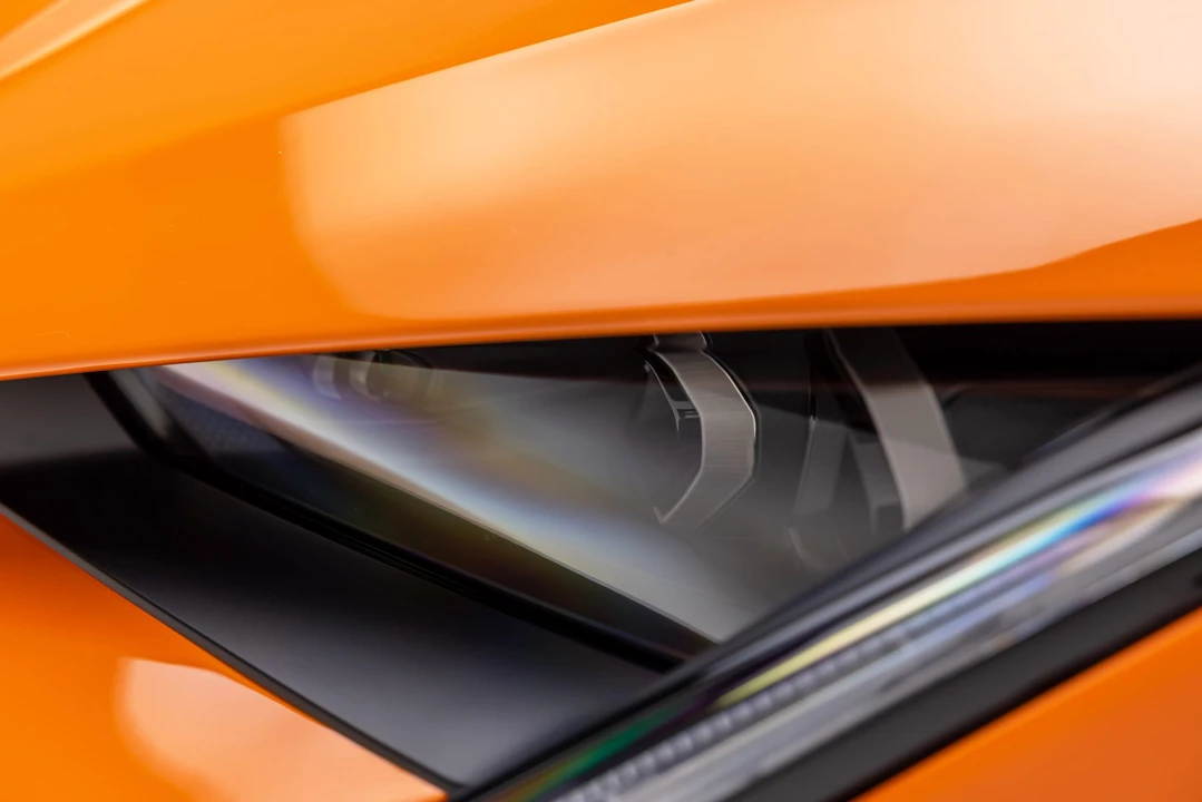 2025 Lamborghini Revuelto - Image 27 of 31