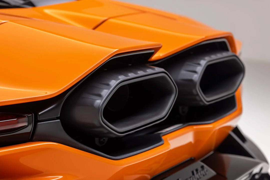 2025 Lamborghini Revuelto - Image 29 of 31