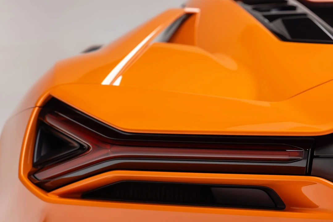 2025 Lamborghini Revuelto - Image 31 of 31