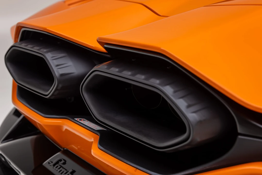2025 Lamborghini Revuelto - Image 30 of 31