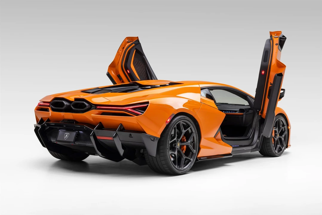 2025 Lamborghini Revuelto - Image 11 of 31