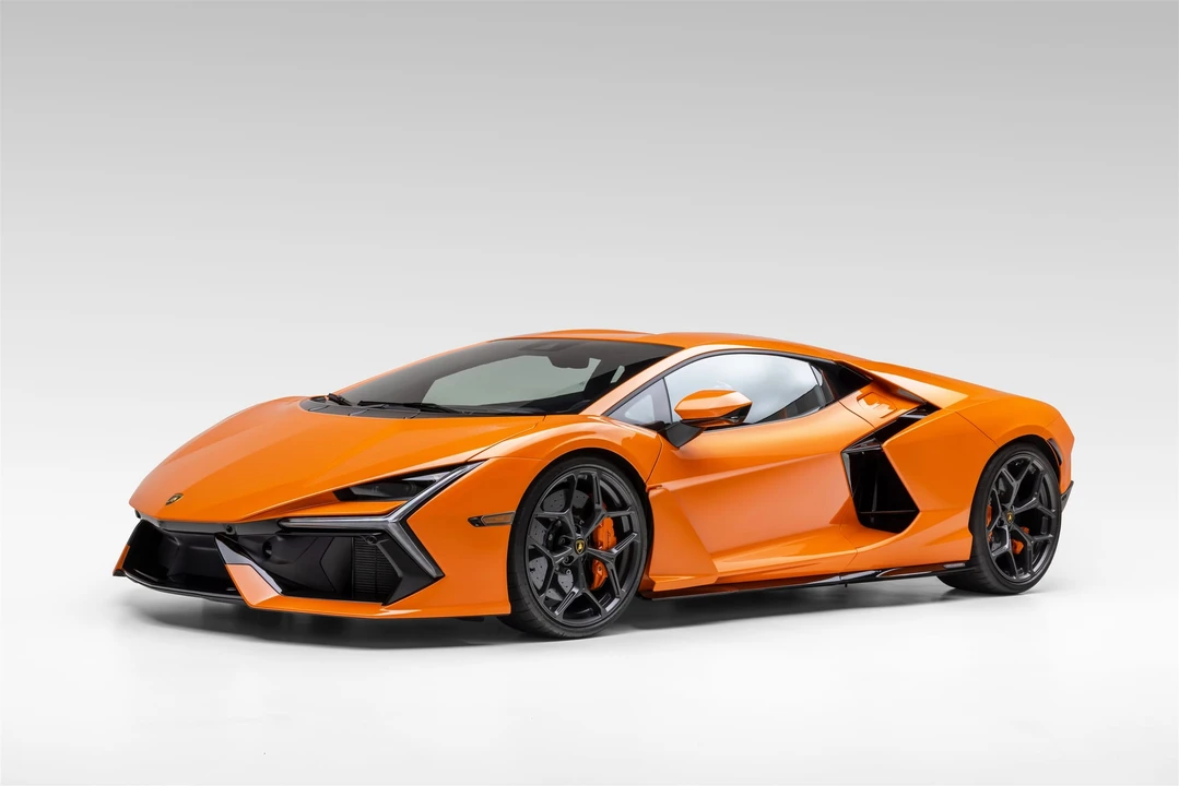 2025 Lamborghini Revuelto - Image 19 of 31