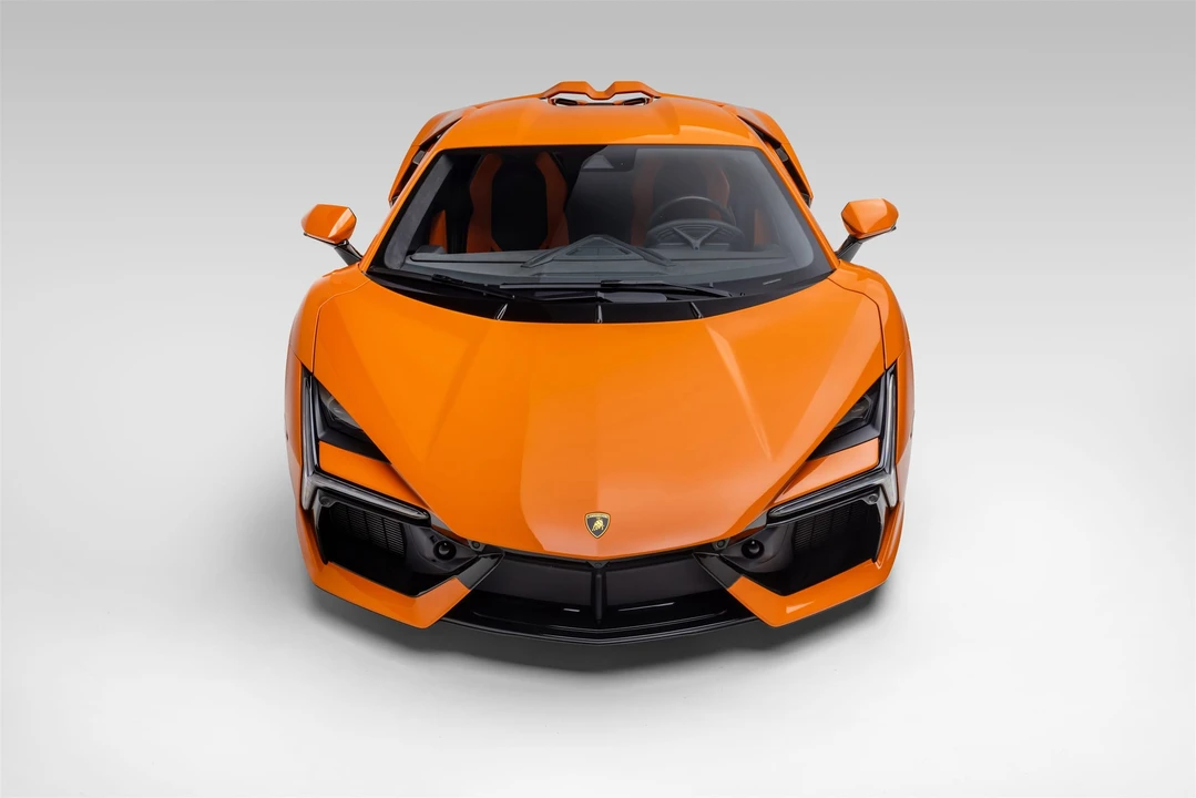 2025 Lamborghini Revuelto - Image 4 of 31