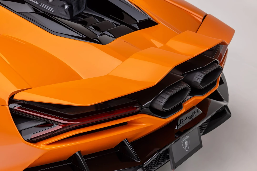 2025 Lamborghini Revuelto - Image 28 of 31