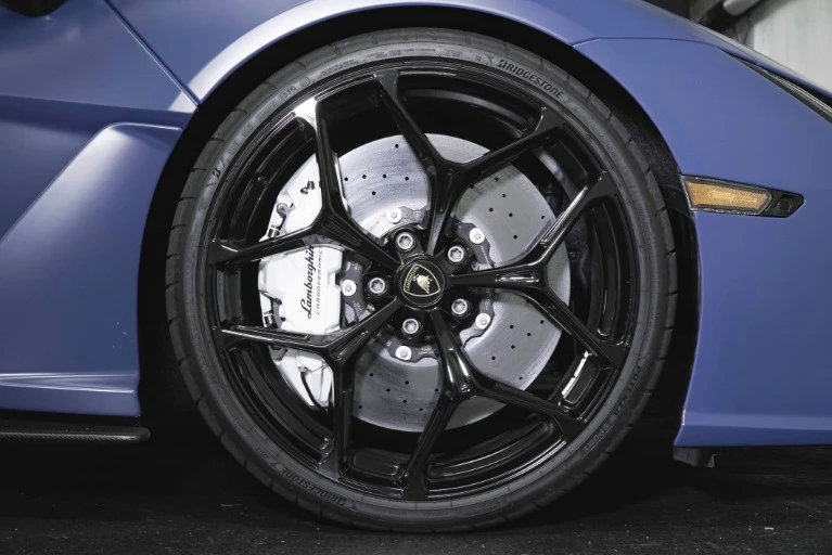 2025 Lamborghini Revuelto - Image 5 of 7