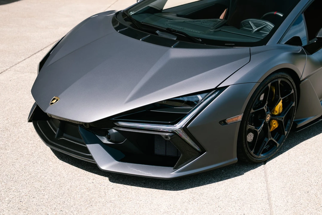2025 Lamborghini Revuelto - Image 28 of 31