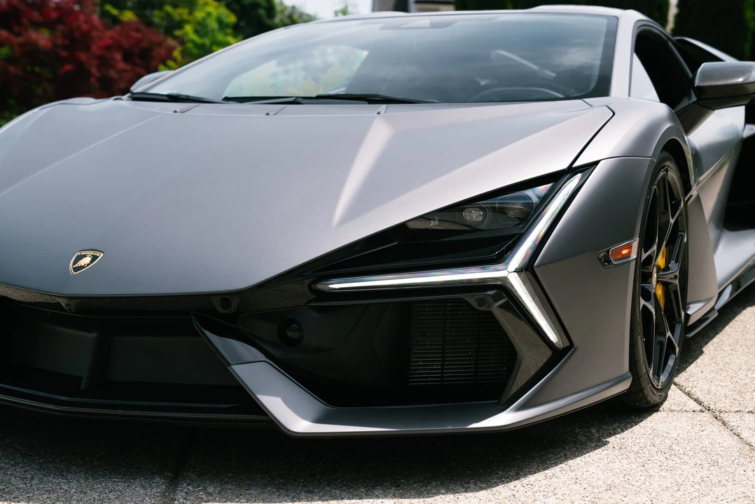 2025 Lamborghini Revuelto - Image 30 of 31