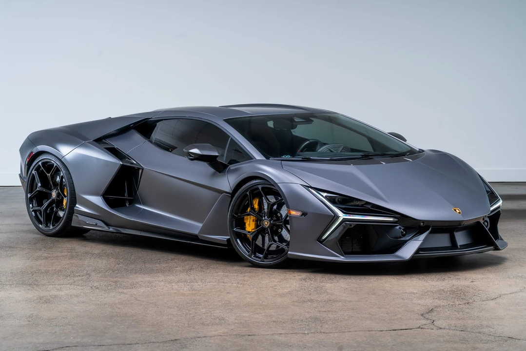 2025 Lamborghini Revuelto - Image 18 of 31