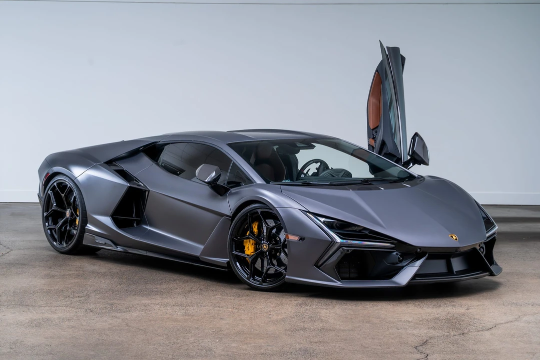 2025 Lamborghini Revuelto - Image 19 of 31