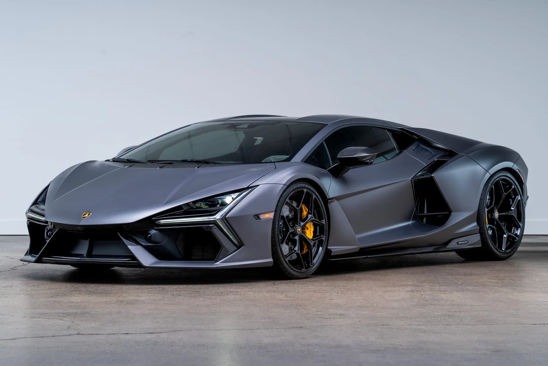 2025 Lamborghini Revuelto - Image 14 of 31