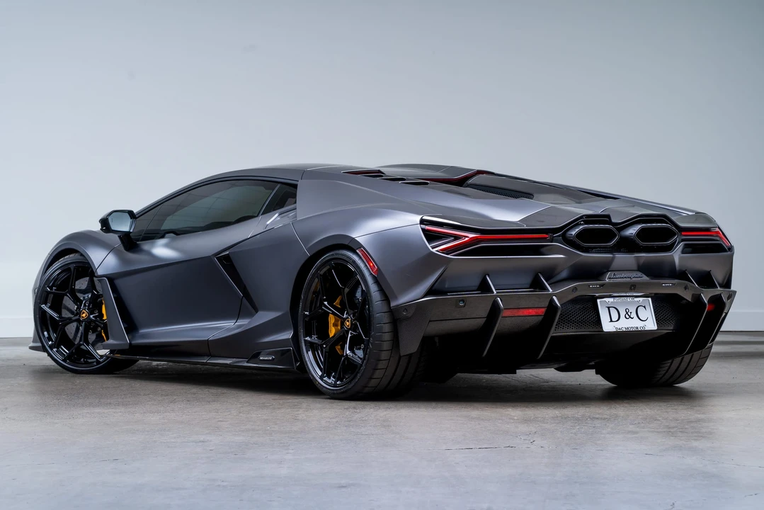 2025 Lamborghini Revuelto - Image 22 of 31