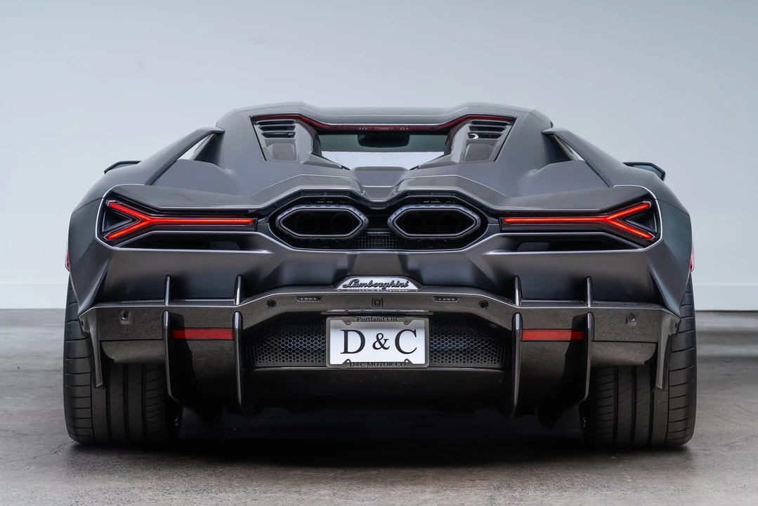 2025 Lamborghini Revuelto - Image 21 of 31
