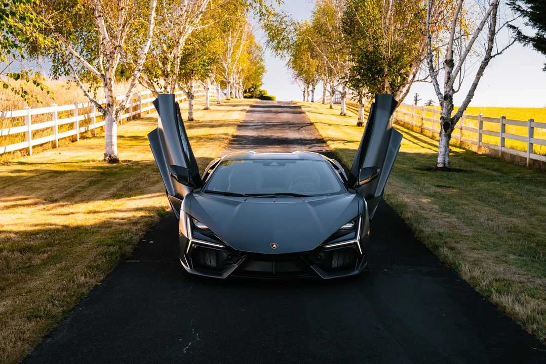 2025 Lamborghini Revuelto - Image 6 of 31
