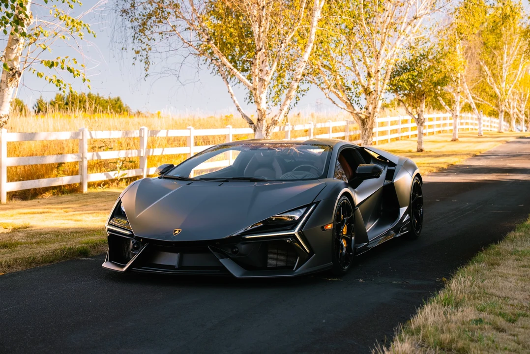 2025 Lamborghini Revuelto - Image 5 of 31