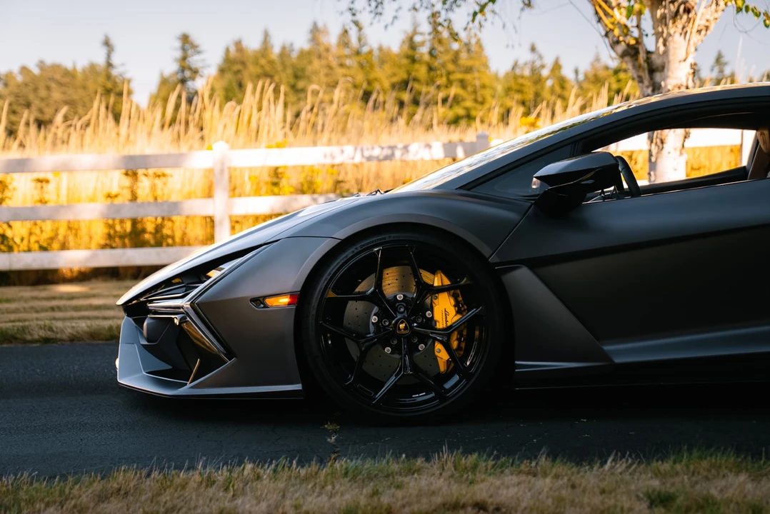 2025 Lamborghini Revuelto - Image 26 of 31