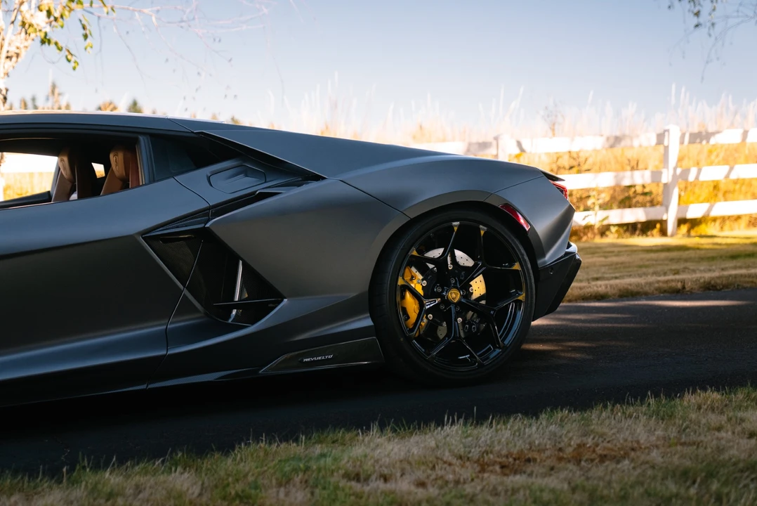 2025 Lamborghini Revuelto - Image 27 of 31