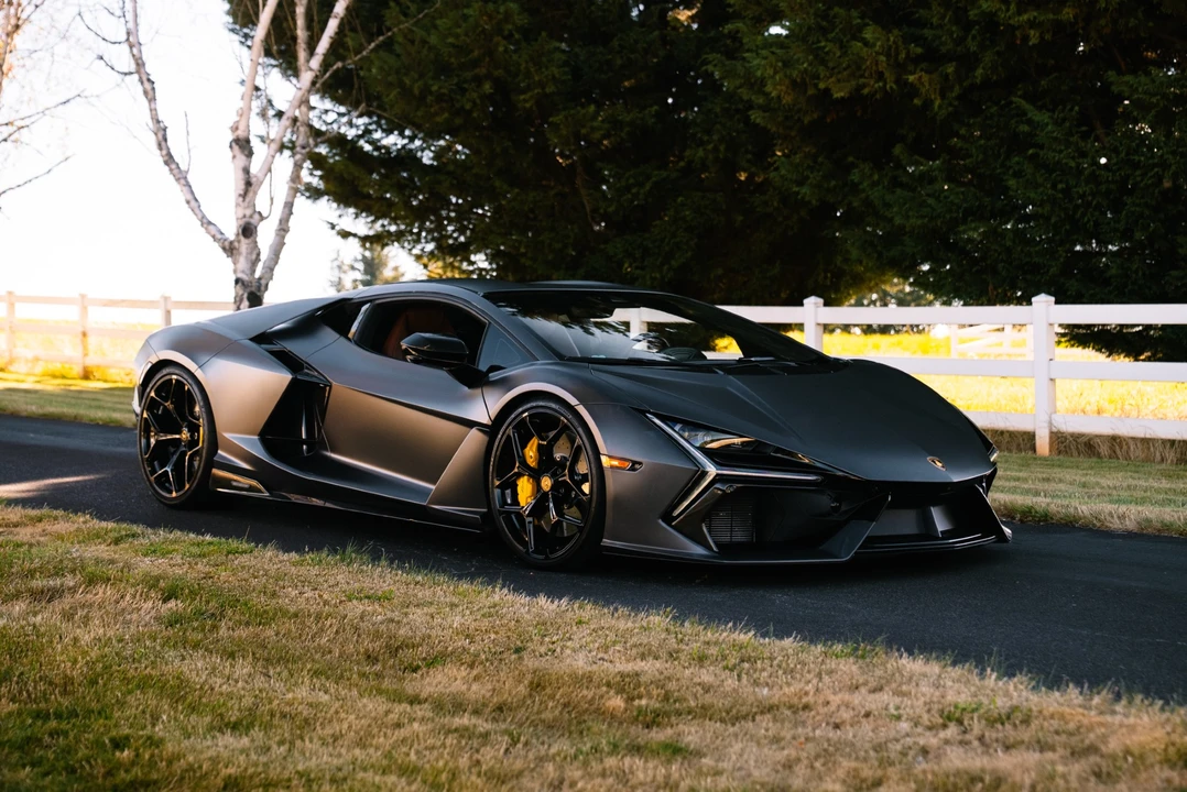 2025 Lamborghini Revuelto - Image 7 of 31