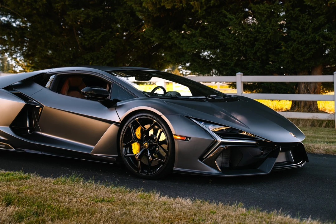2025 Lamborghini Revuelto - Image 25 of 31