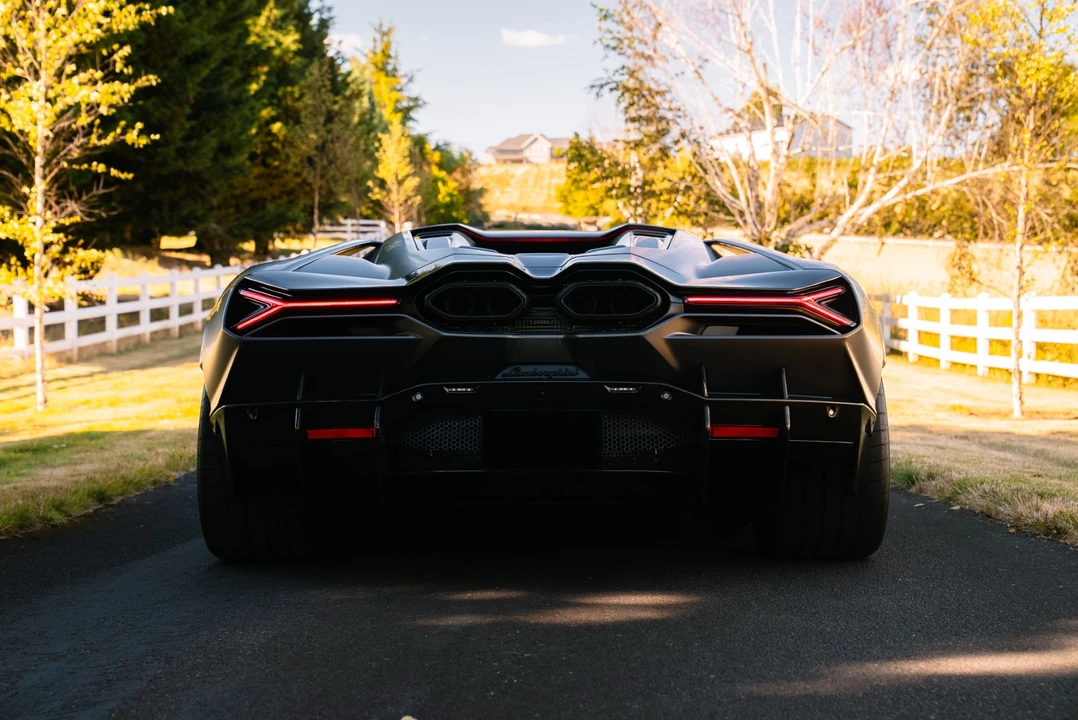 2025 Lamborghini Revuelto - Image 12 of 31