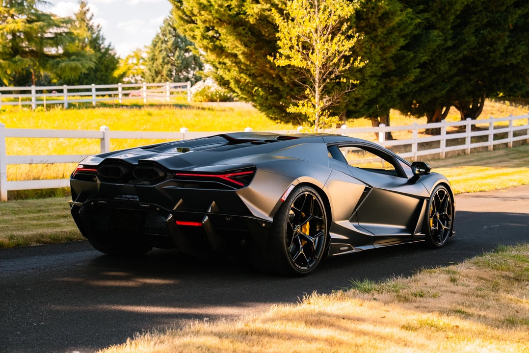 2025 Lamborghini Revuelto - Image 11 of 31