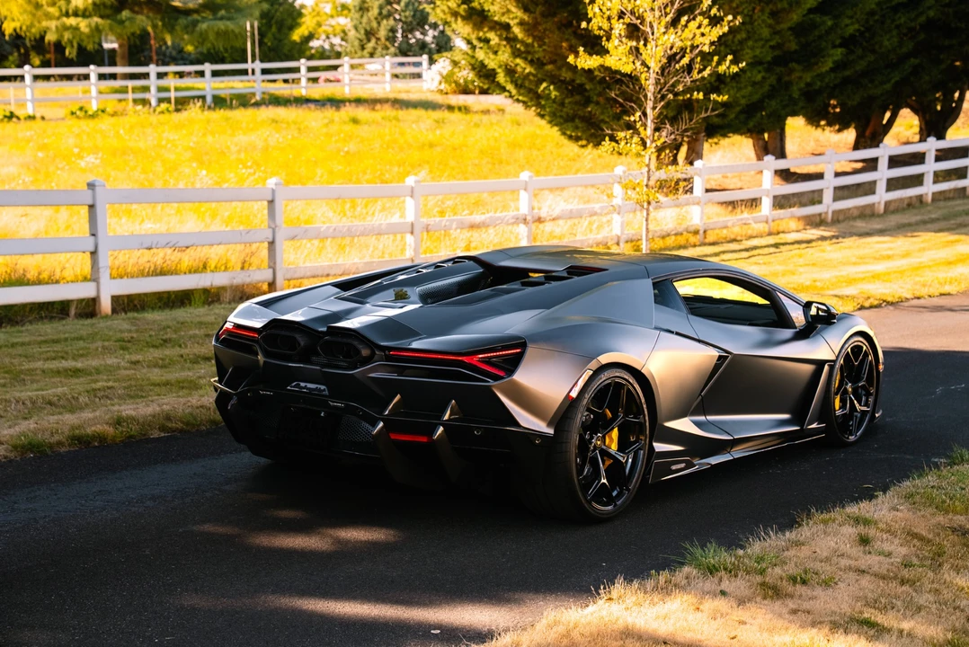 2025 Lamborghini Revuelto - Image 10 of 31