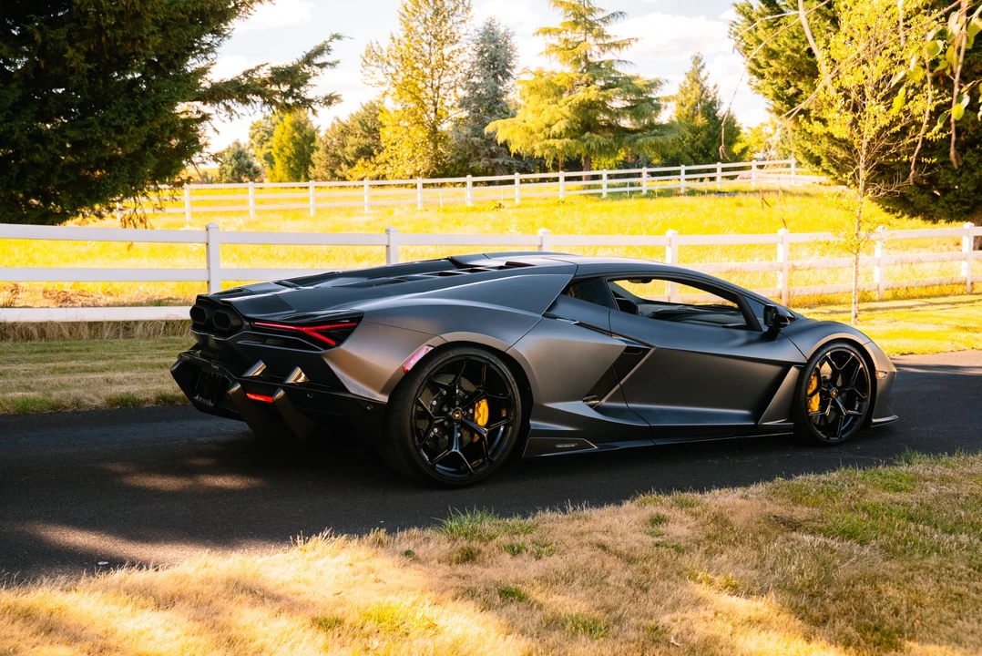 2025 Lamborghini Revuelto - Image 9 of 31