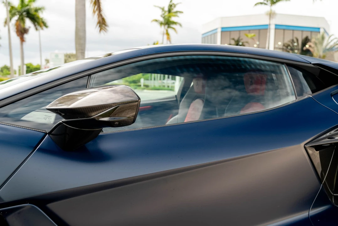 2025 Lamborghini Revuelto - Image 23 of 31