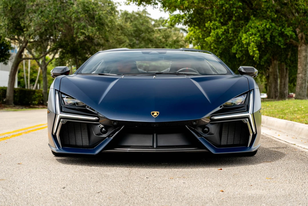 2025 Lamborghini Revuelto - Image 9 of 31