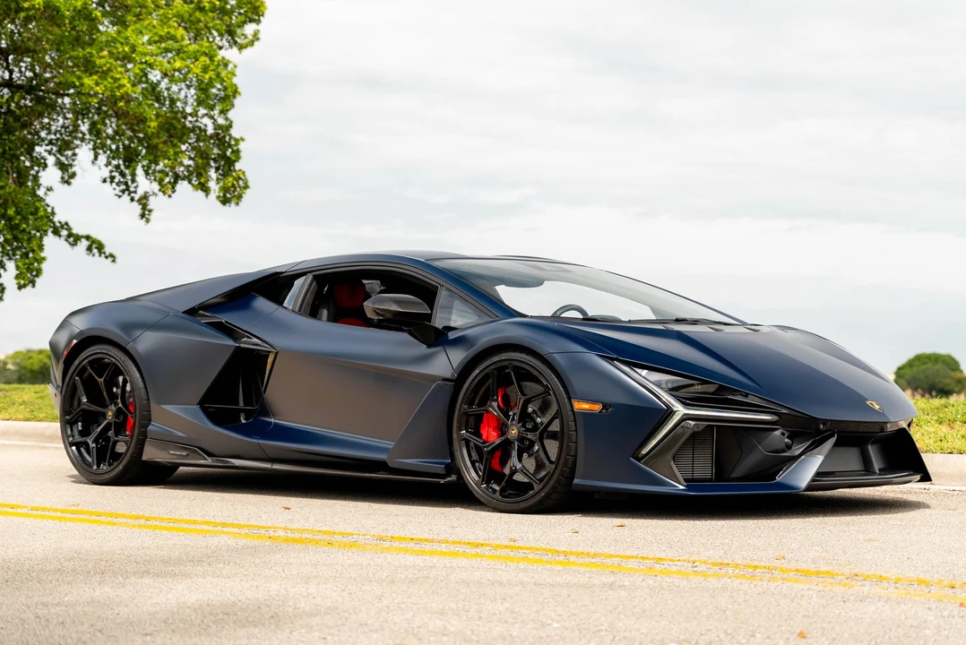 2025 Lamborghini Revuelto - Image 8 of 31