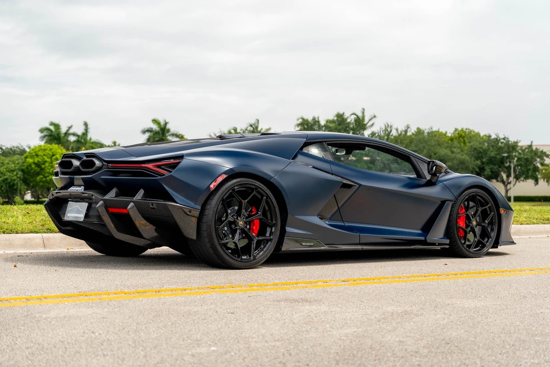 2025 Lamborghini Revuelto - Image 6 of 31