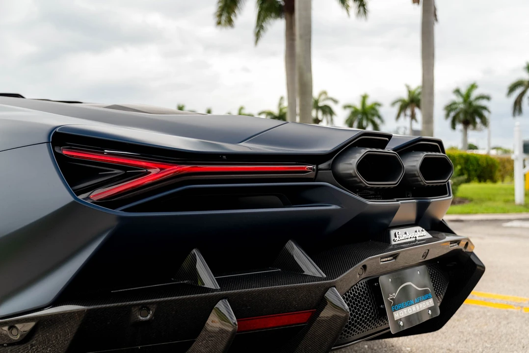 2025 Lamborghini Revuelto - Image 30 of 31