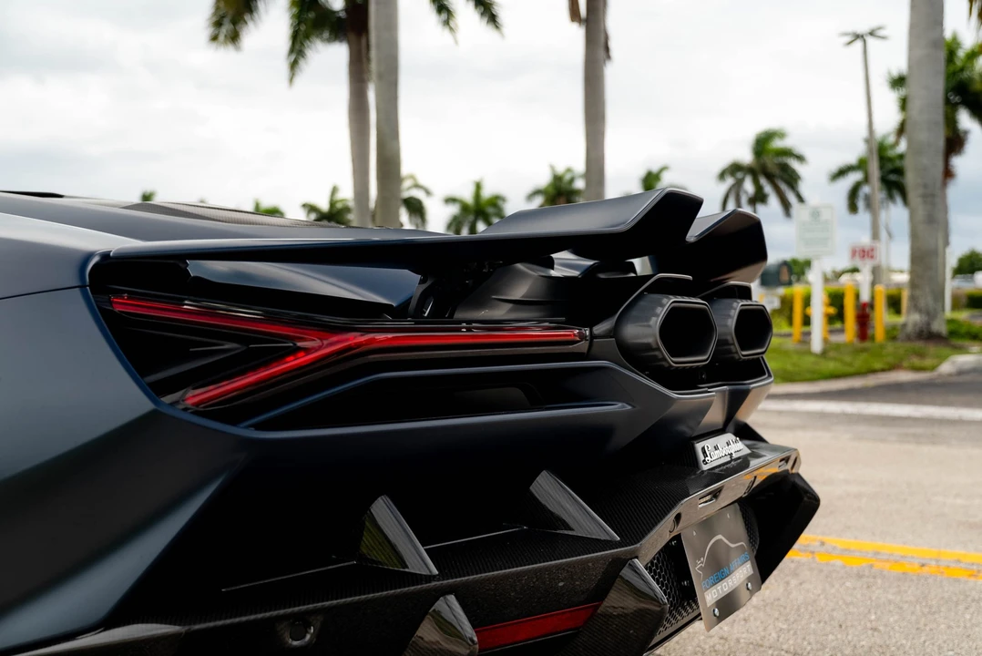 2025 Lamborghini Revuelto - Image 29 of 31