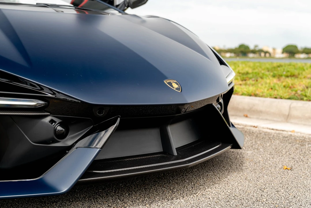 2025 Lamborghini Revuelto - Image 22 of 31