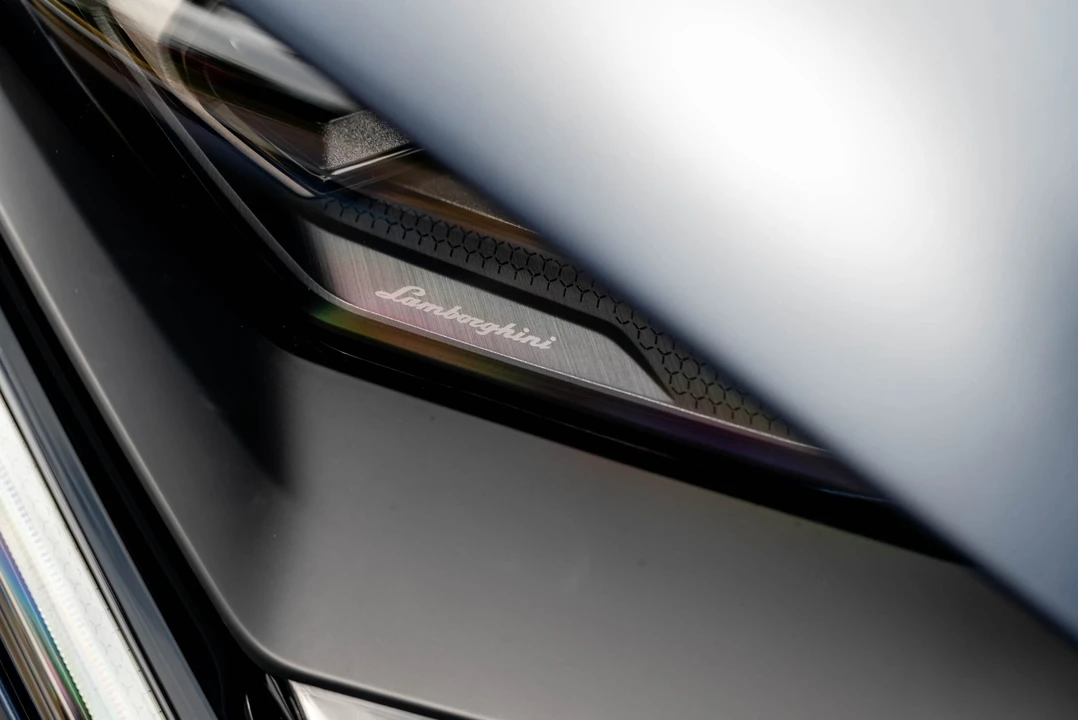 2025 Lamborghini Revuelto - Image 20 of 31