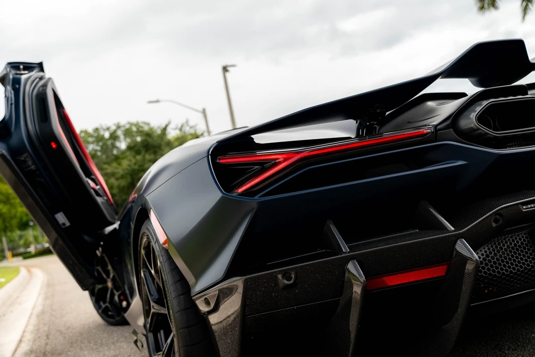 2025 Lamborghini Revuelto - Image 27 of 31