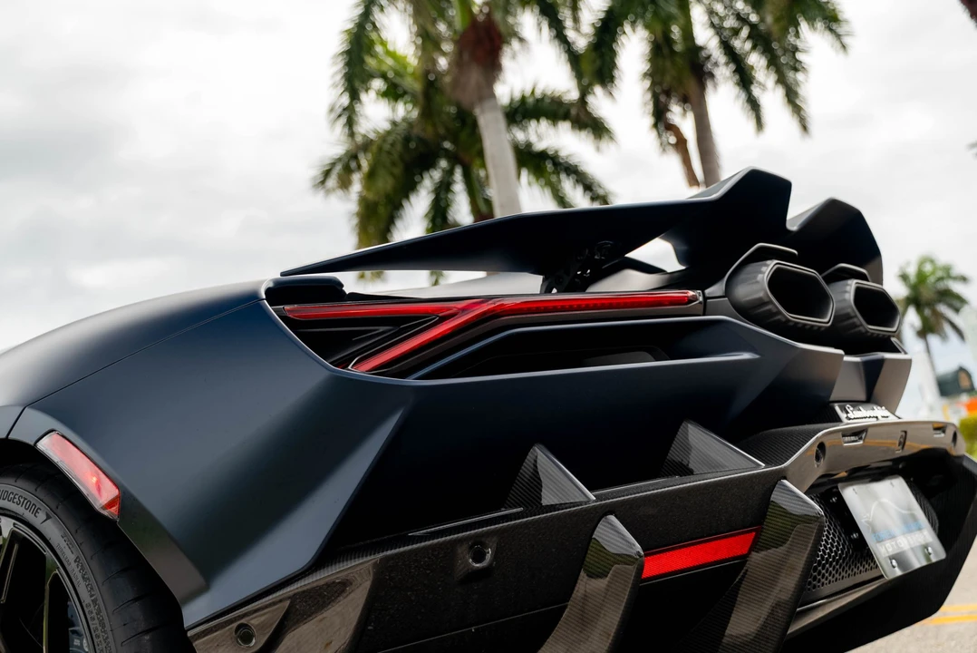 2025 Lamborghini Revuelto - Image 28 of 31