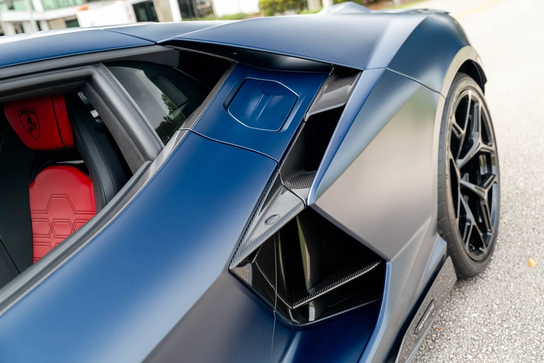 2025 Lamborghini Revuelto - Image 26 of 31