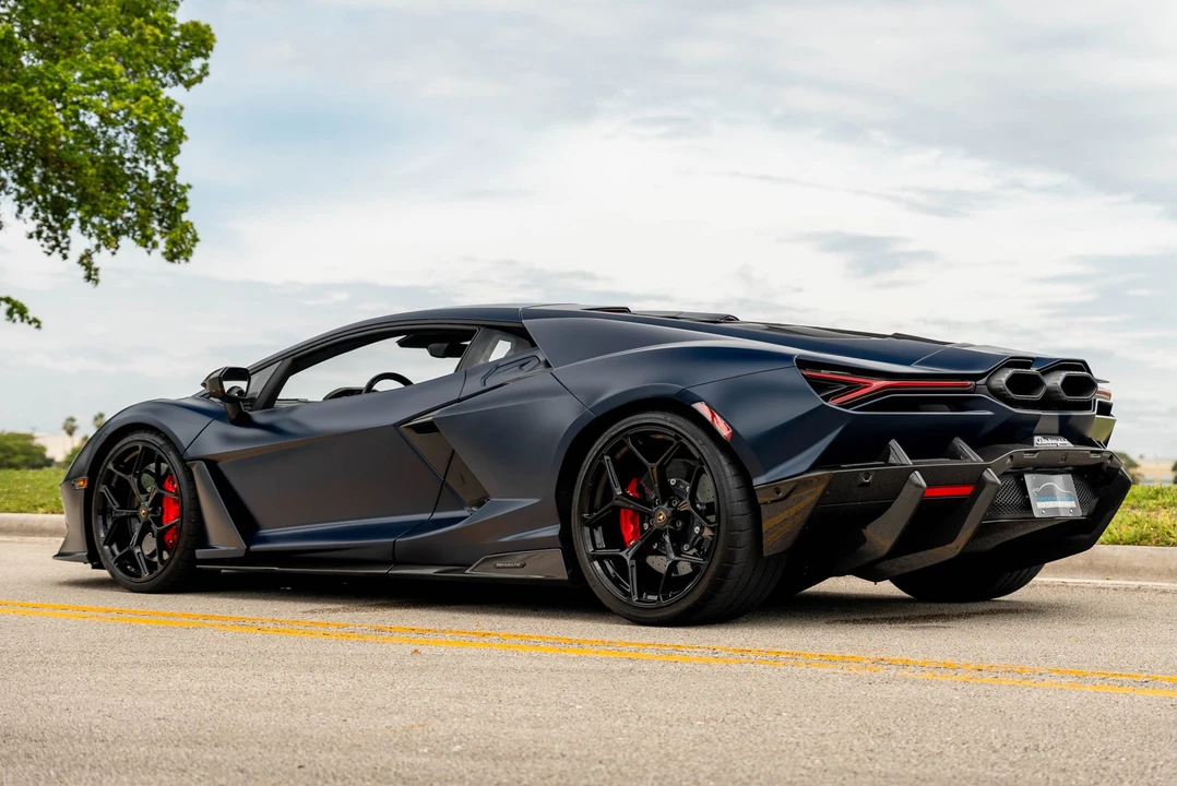 2025 Lamborghini Revuelto - Image 4 of 31