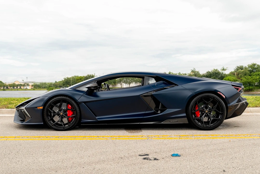 2025 Lamborghini Revuelto - Image 3 of 31