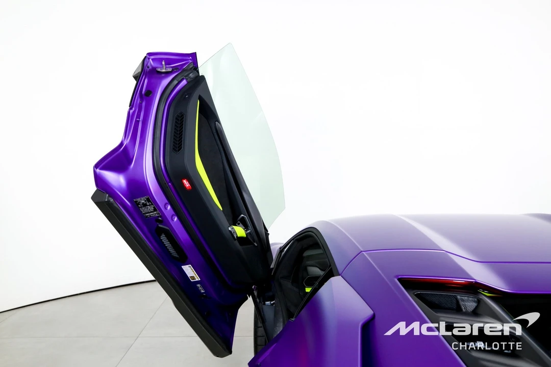 2025 Lamborghini Revuelto - Image 11 of 31