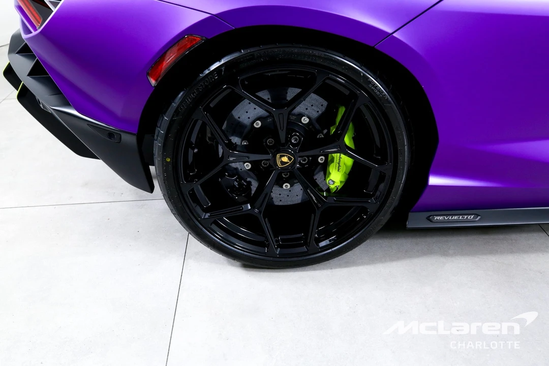 2025 Lamborghini Revuelto - Image 28 of 31