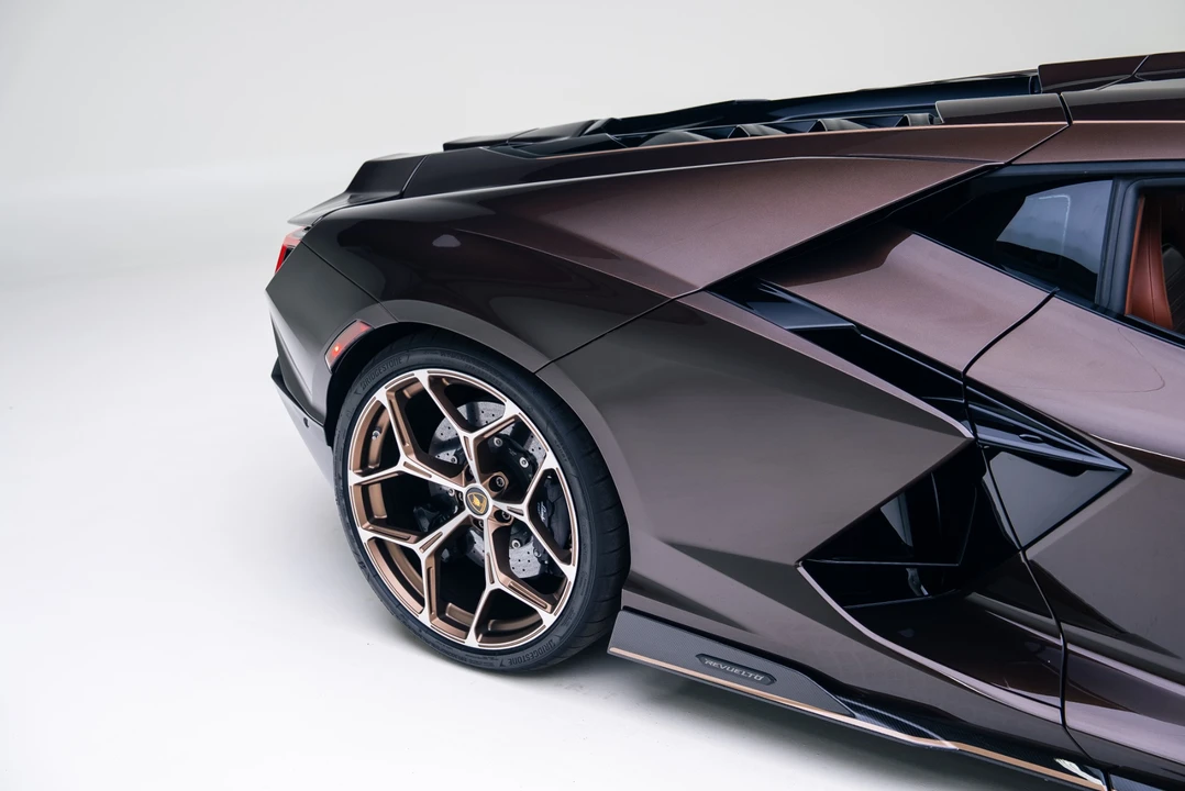 2025 Lamborghini Revuelto - Image 22 of 31