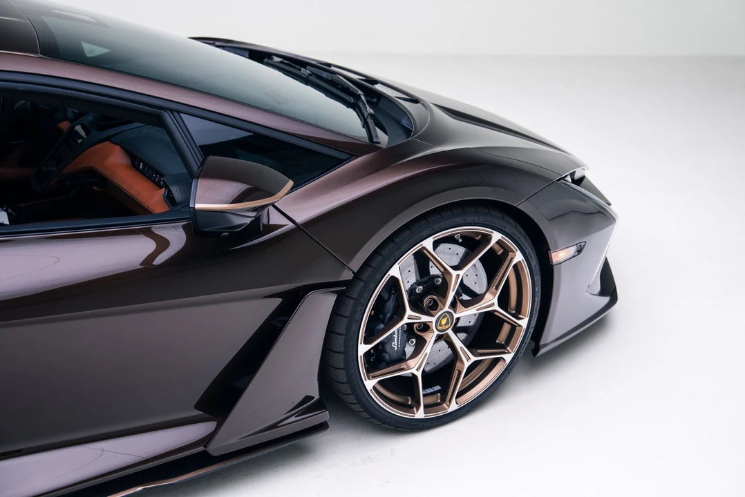 2025 Lamborghini Revuelto - Image 23 of 31