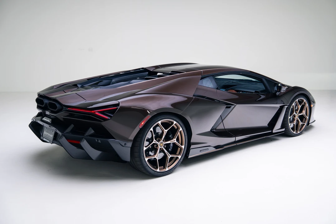 2025 Lamborghini Revuelto - Image 11 of 31